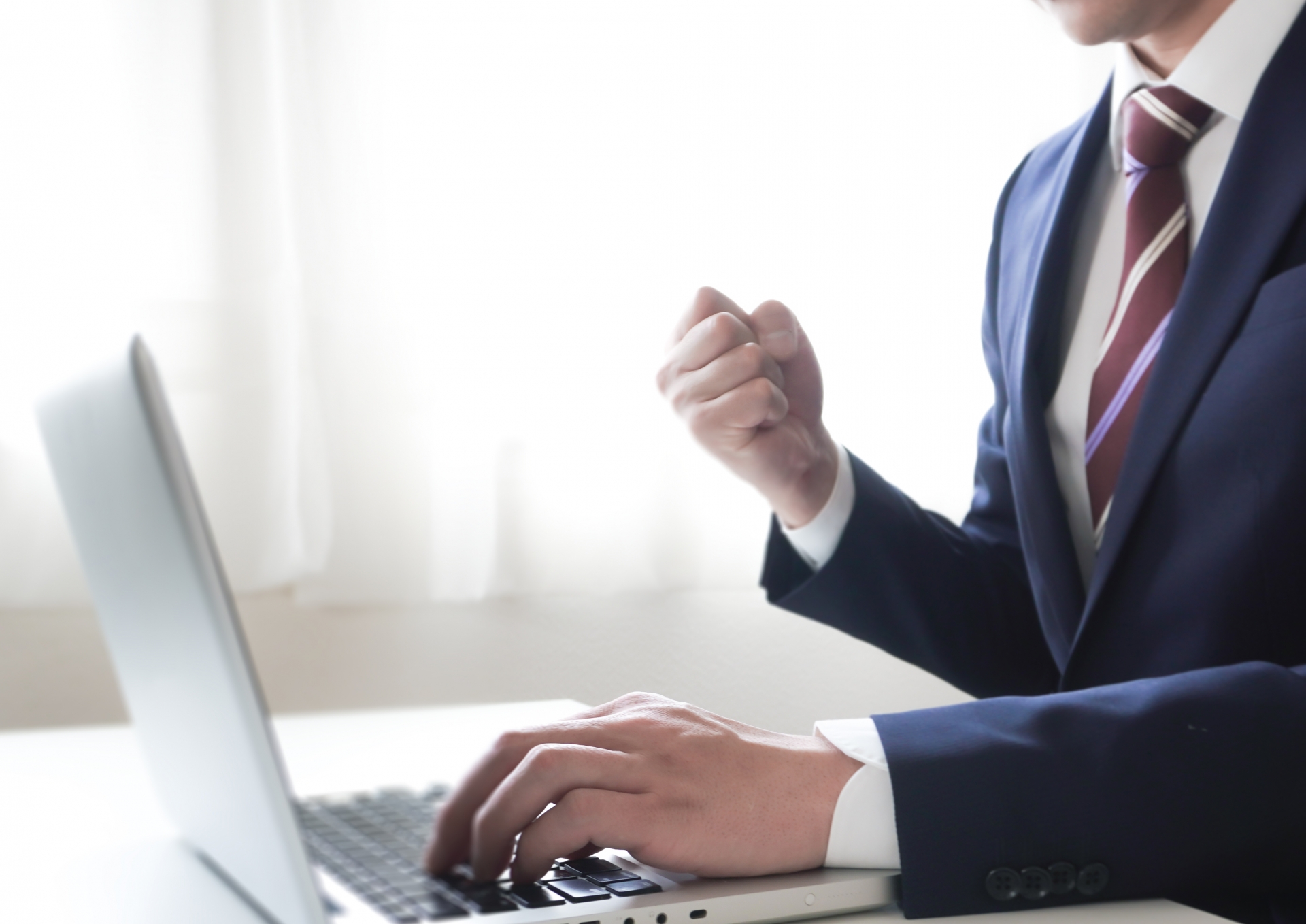 広告代理店,金融