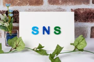 SNS広告の運用代行で効率よく集客!代理店の選び方・費用相場も解説します