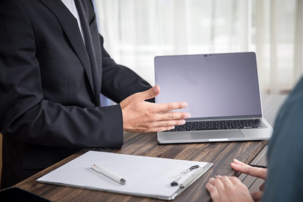 SEO対策を外注するメリットとは？費用相場や外注先の選び方を徹底解説