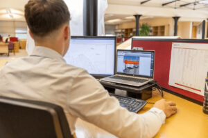 おすすめのエンジニア採用媒体30選!難しいと言われる理由や成功するためのコツを紹介