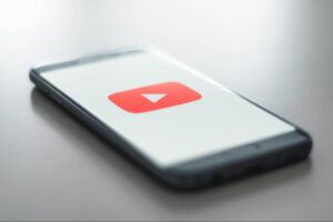 YouTubeショートの動画の作り方は?編集方法や企業活用のコツを解説
